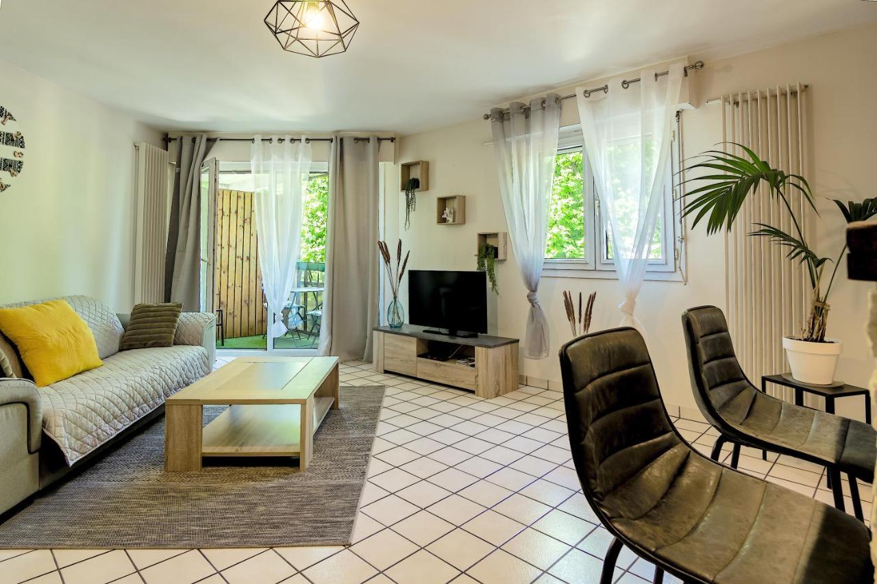 100 Geneve Joli T2 Avec Place De Parking Privee Annecy Bagian luar foto
